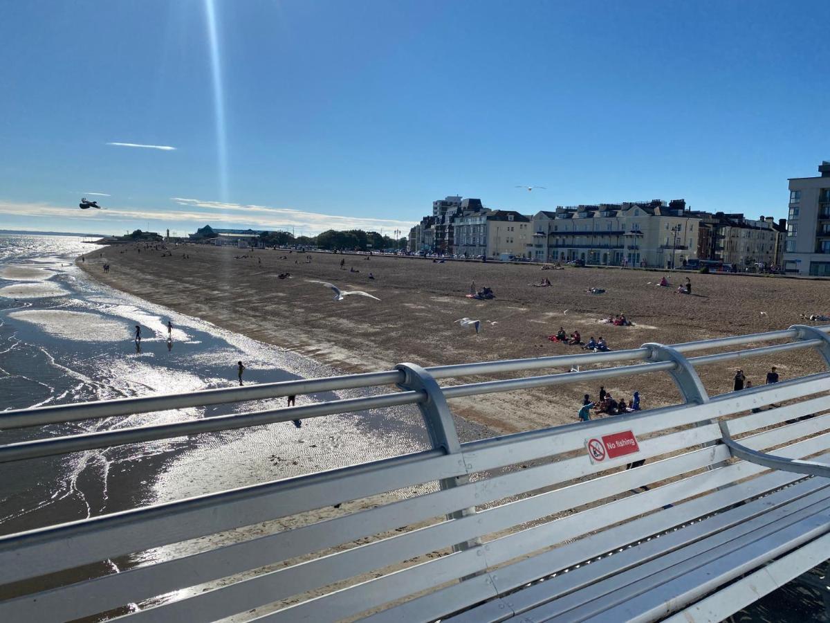 Ann Apartments Opposite The Pier With Sea View Portsmouth Exteriér fotografie
